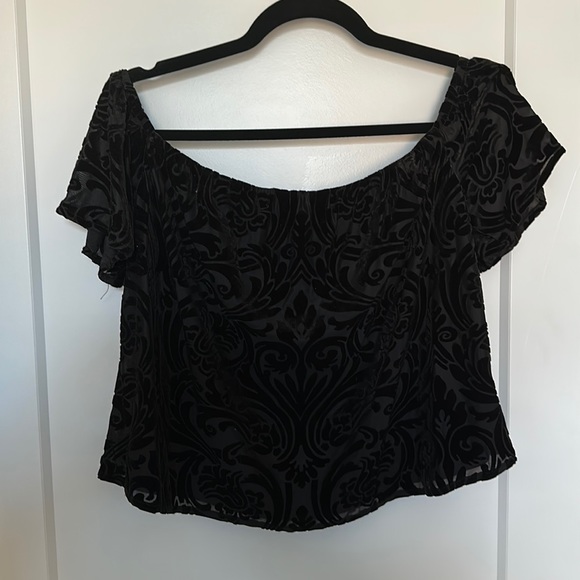 Lord and Taylor Black Velvet Off the Shoulder Top - Picture 1 of 2